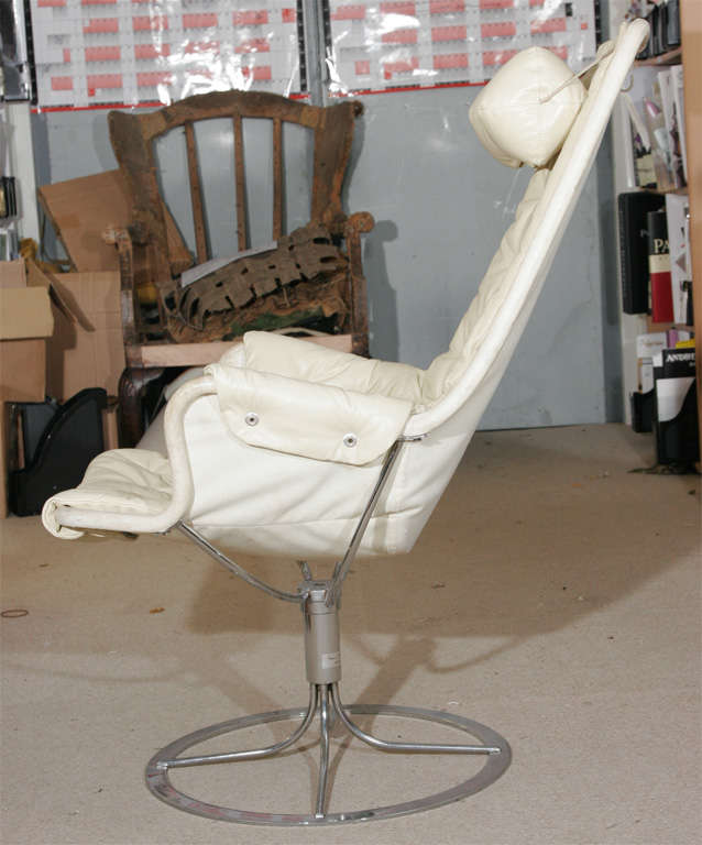 Swedish A lovely white leather Jetson chair by Bruno Matheson